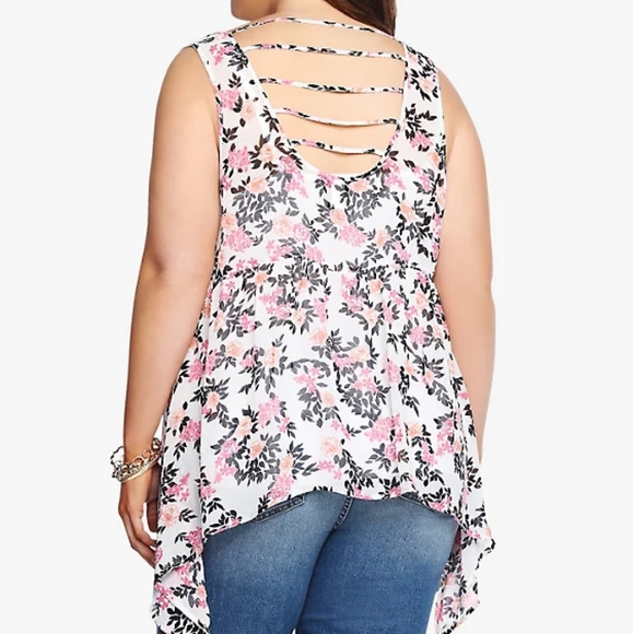 TORRID'S FLORAL BABYDOLL SHARKBITE TANK TOP - Picture 2 of 4